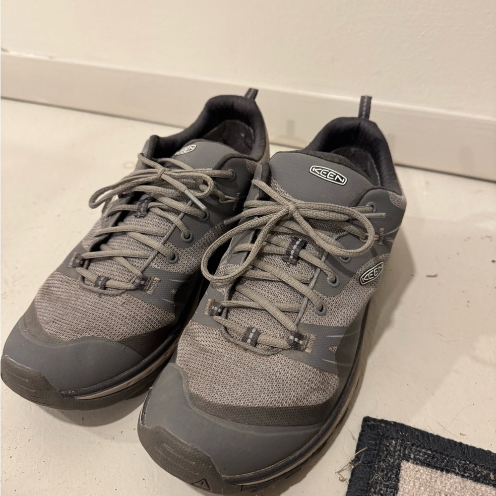 Keen Gray low hiking shoe